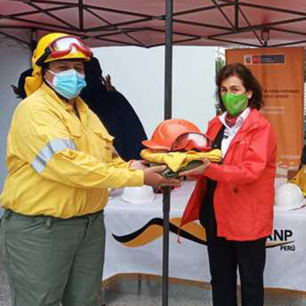 Ayuda española contra incendios forestales en Perú