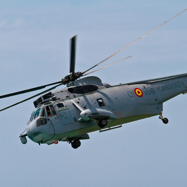 La Armada española transfiere seis helicópteros al Perú