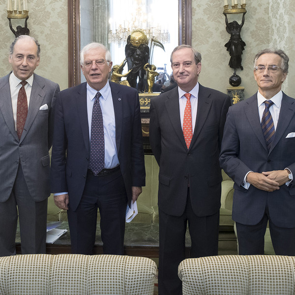Encuentro del ministro Josep Borrell con el secretario general de la FCEP