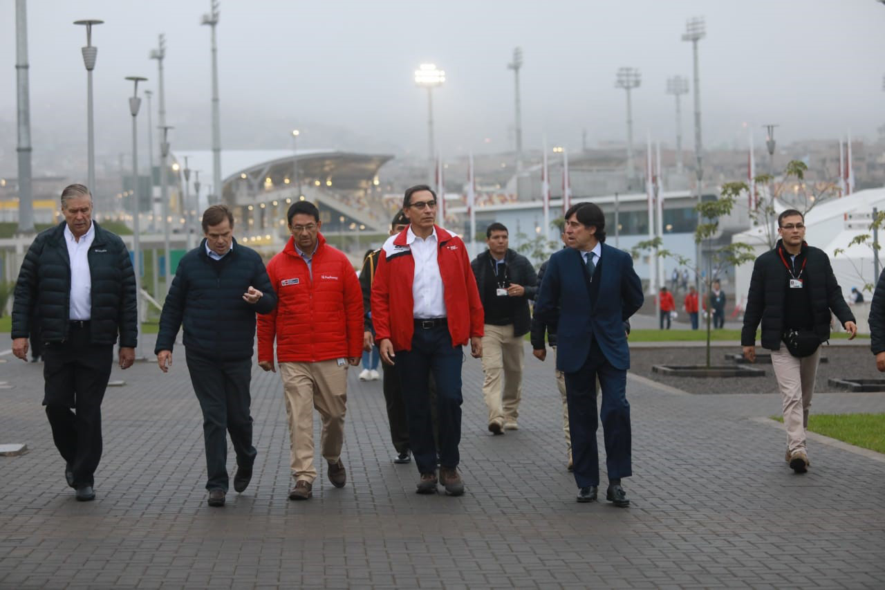 Martín Vizcarra visita las instalaciones deportivas construidas por Sacyr